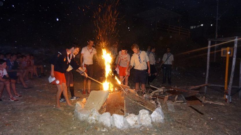 1016876_10201571933444637_1812018460_n