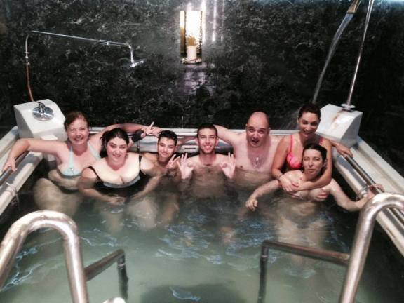 10559298_866680523361112_1074006496_n