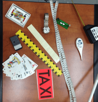 Εικόνα :5 Διάφορα αντικείμενα ειδικά προσαρμοσμένα να εξυπηρετούν άτομα με προβλήματα όρασης